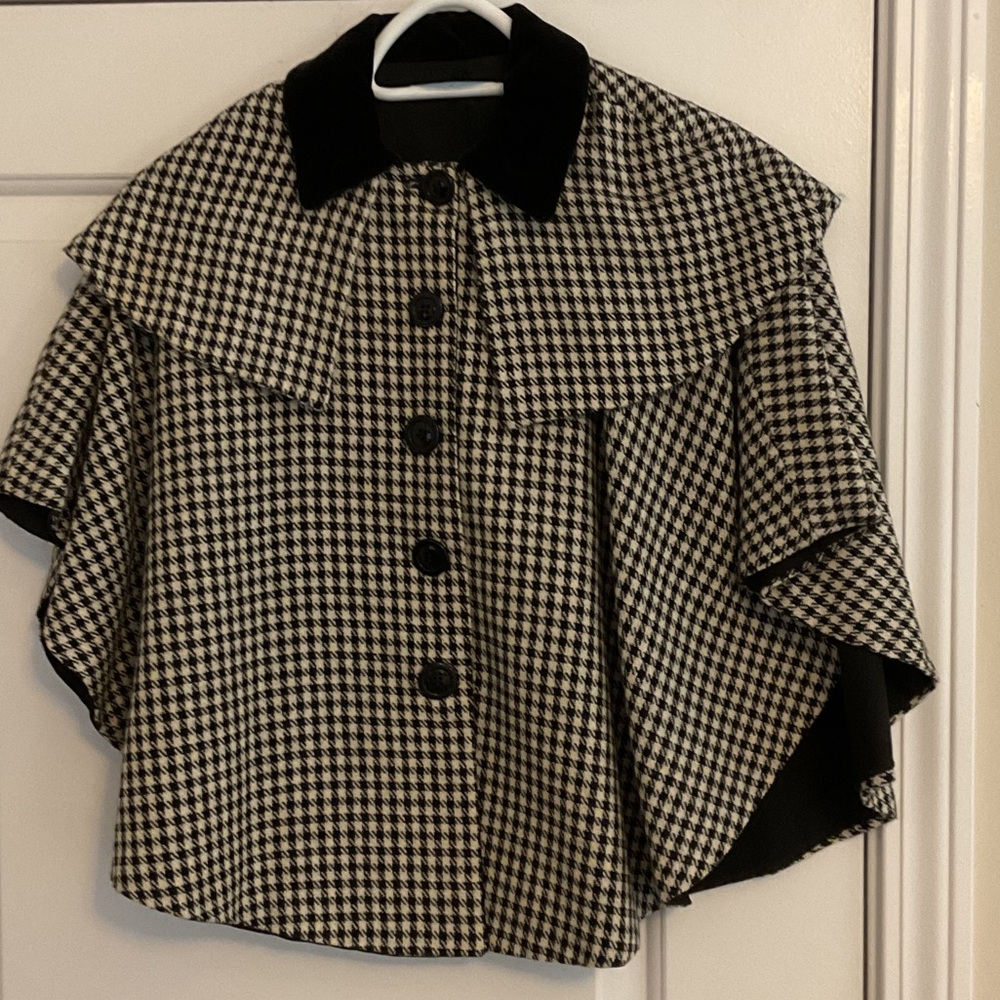 Custom made little girls houndstooth cape with velvet collar.